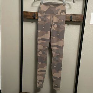 Alo Yoga vapor high rise putty camo leggings women XXS